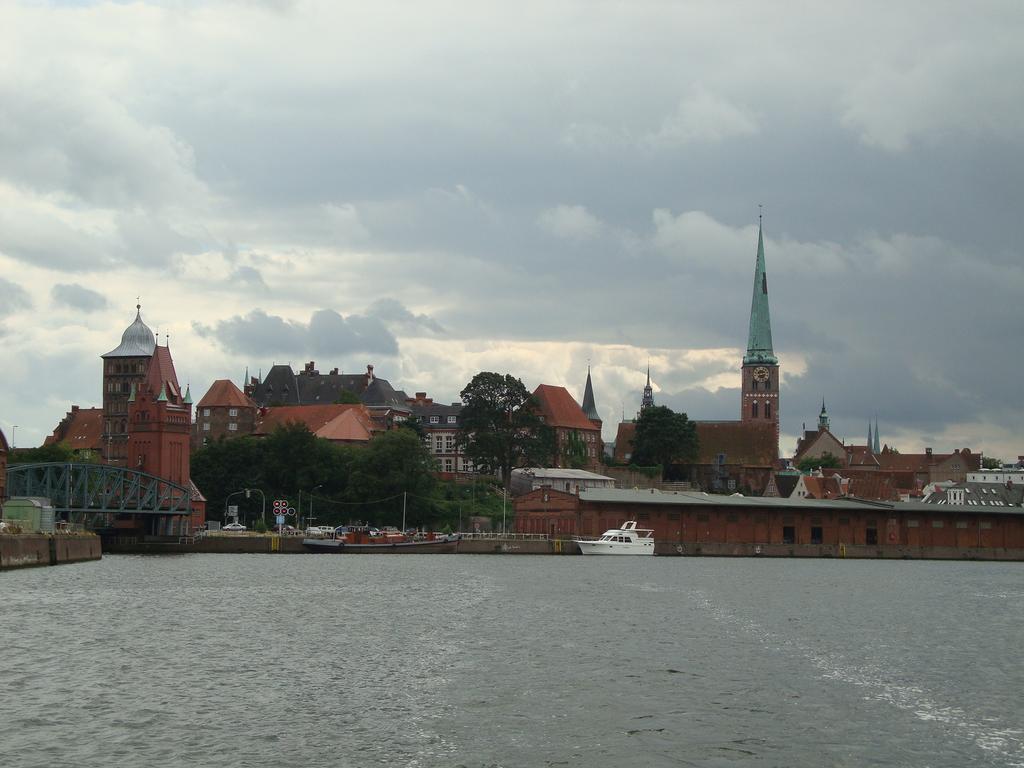 Hotel An Der Marienkirche Lubeck Exterior photo